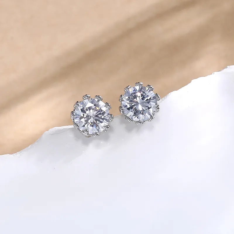 Crown Zircon Stud Earrings: Simple temperament, can be worn by men and women - Montreal Local Stock